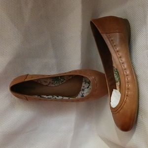 Cobb Hill leather flats Brand new in the box